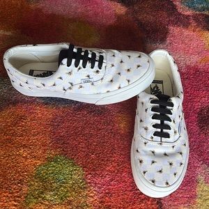 Womens Era Vans- custom bee print. Size 8.5 women.